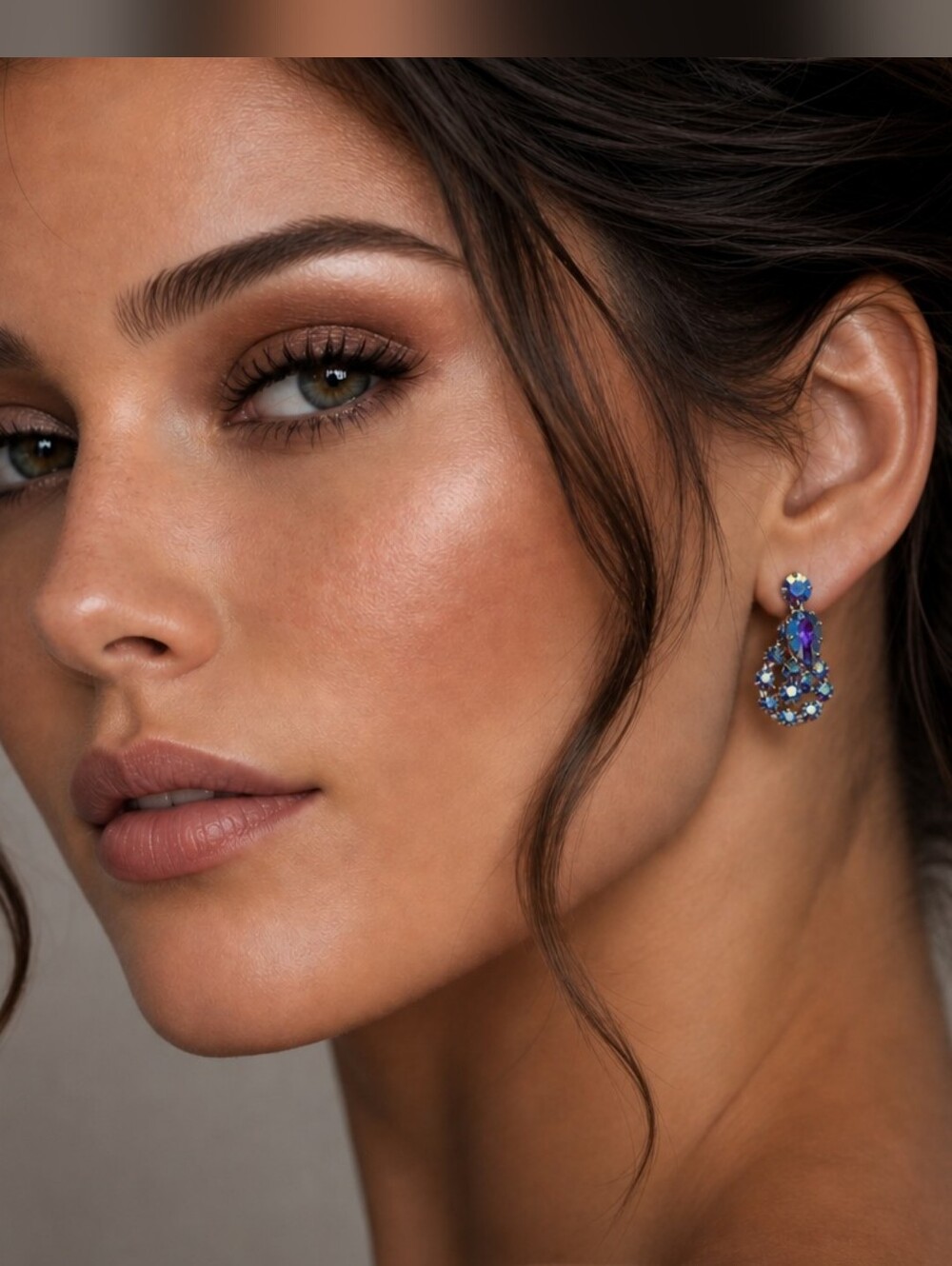 Vintage TRIAD Aurora Borealis Rhinestone Clip-On Earrings ✨💙